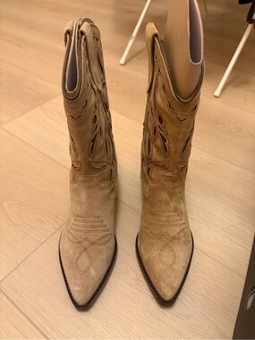 Stunning Western Boots - 99% new